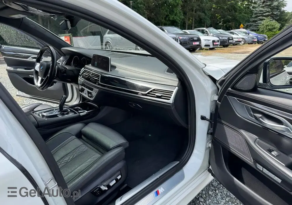 BMW Seria 7 750i xDrive