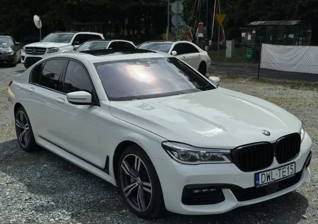 BMW Seria 7 750i xDrive
