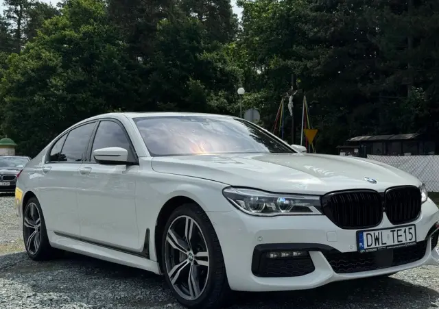 BMW Seria 7 750i xDrive