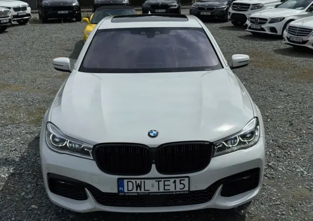 BMW Seria 7 750i xDrive
