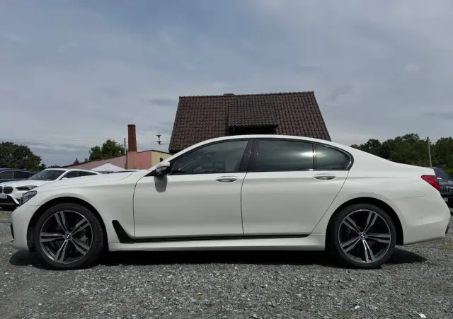 BMW Seria 7 750i xDrive