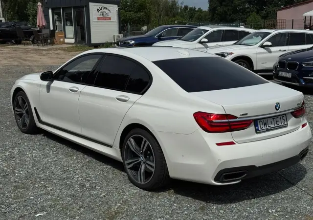 BMW Seria 7 750i xDrive