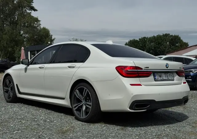 BMW Seria 7 750i xDrive