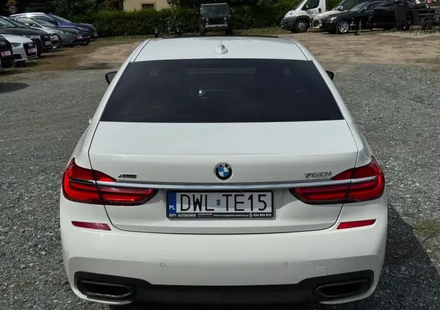 BMW Seria 7 750i xDrive