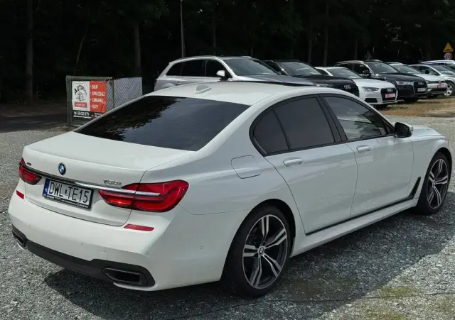 BMW Seria 7 750i xDrive