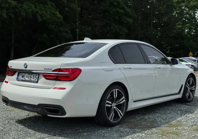BMW Seria 7 750i xDrive