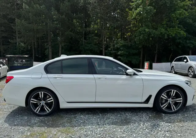 BMW Seria 7 750i xDrive