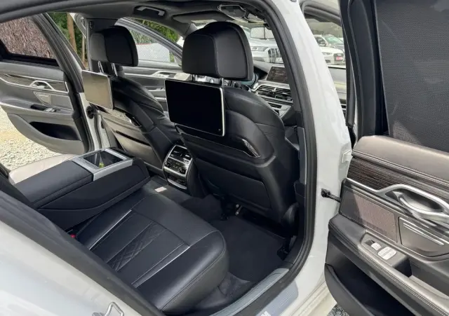 BMW Seria 7 750i xDrive