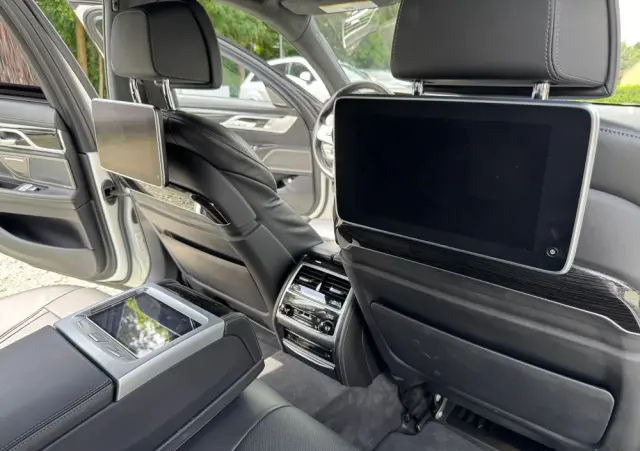 BMW Seria 7 750i xDrive