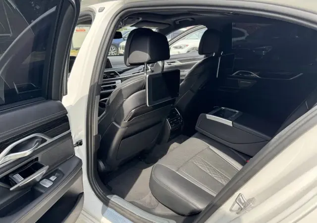 BMW Seria 7 750i xDrive