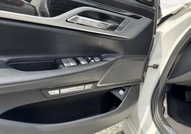 BMW Seria 7 750i xDrive