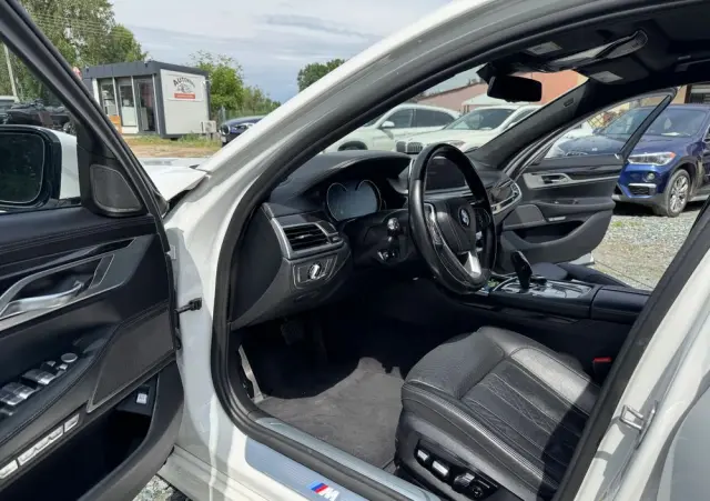 BMW Seria 7 750i xDrive