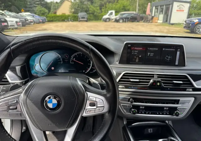 BMW Seria 7 750i xDrive