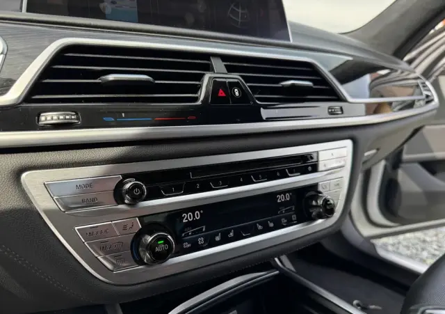 BMW Seria 7 750i xDrive