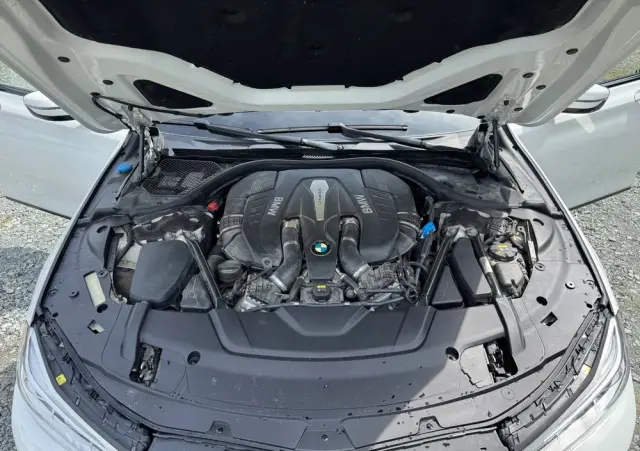 BMW Seria 7 750i xDrive