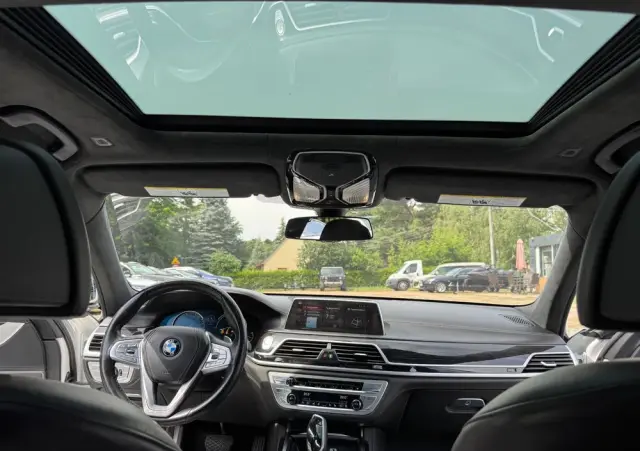 BMW Seria 7 750i xDrive