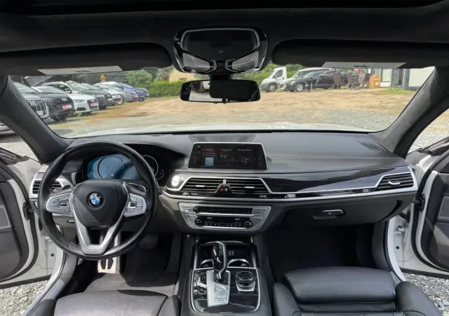 BMW Seria 7 750i xDrive