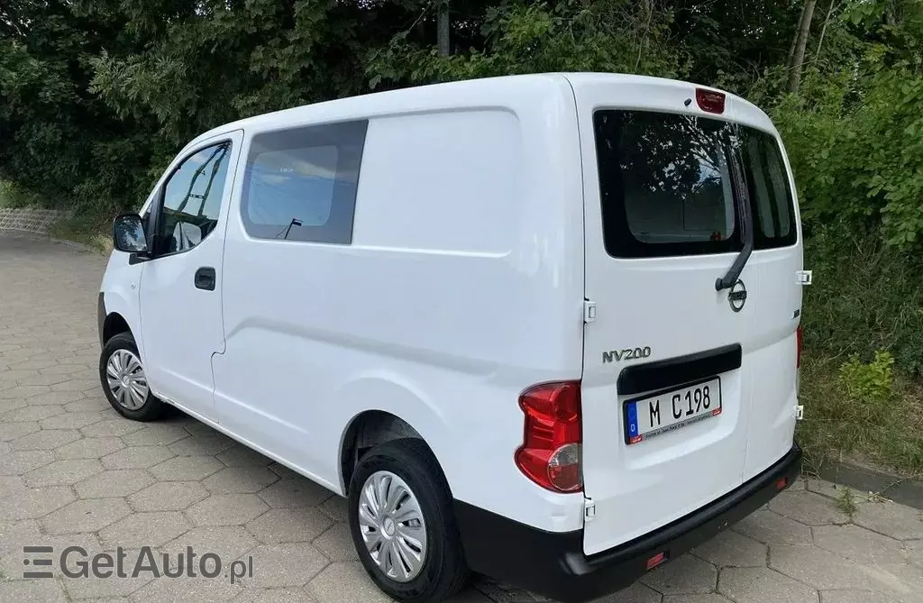 NISSAN NV200 