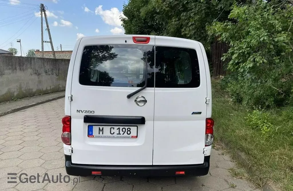 NISSAN NV200 