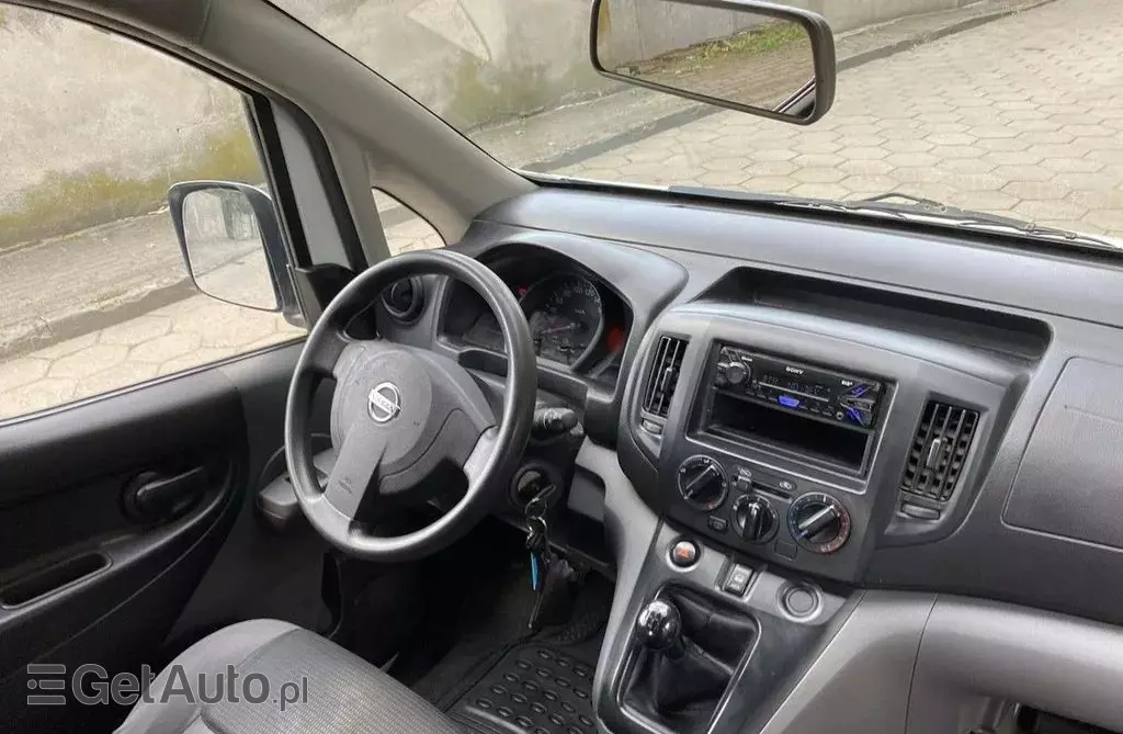 NISSAN NV200 