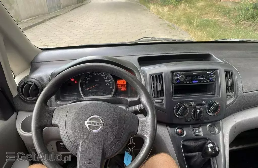 NISSAN NV200 