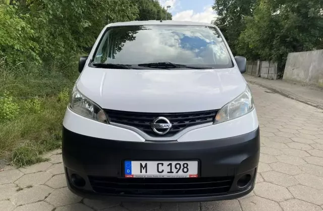 NISSAN NV200 