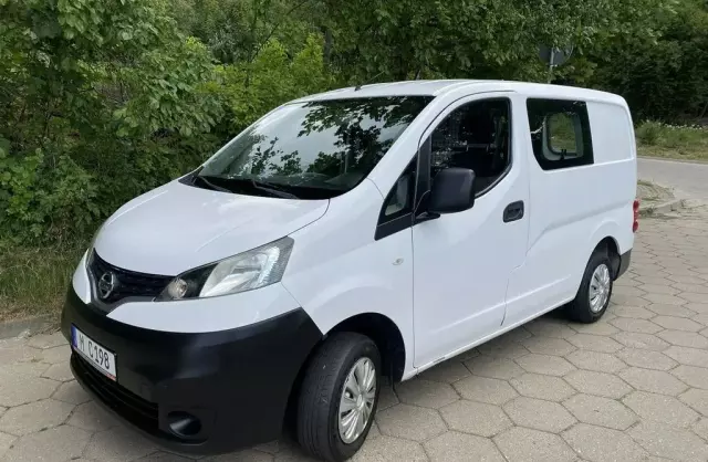 NISSAN NV200 