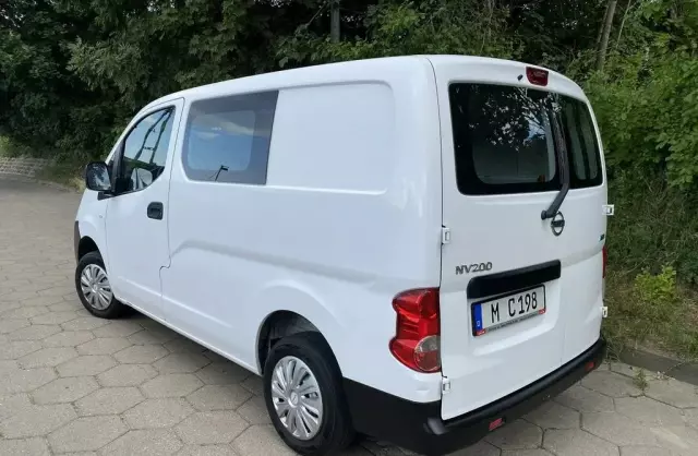 NISSAN NV200 
