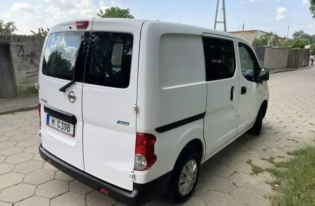 NISSAN NV200 