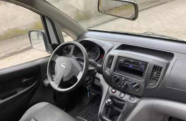 NISSAN NV200 