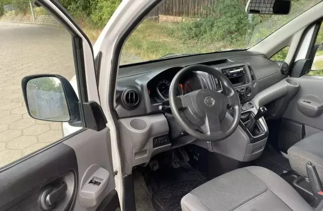 NISSAN NV200 