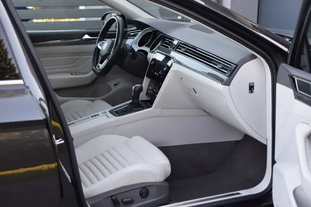 VOLKSWAGEN Passat Elegance 4MOTION DSG