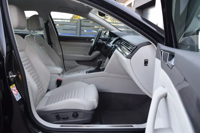 VOLKSWAGEN Passat Elegance 4MOTION DSG