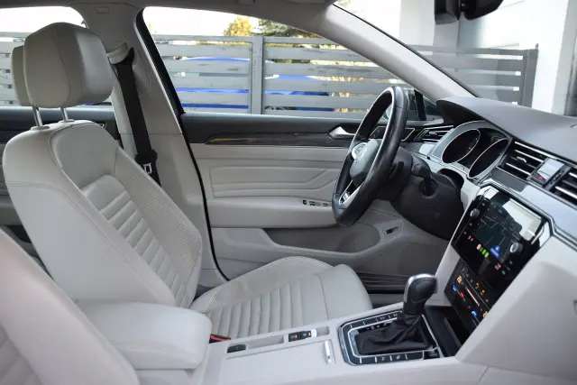 VOLKSWAGEN Passat Elegance 4MOTION DSG