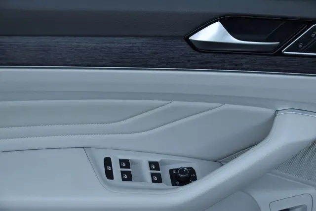 VOLKSWAGEN Passat Elegance 4MOTION DSG