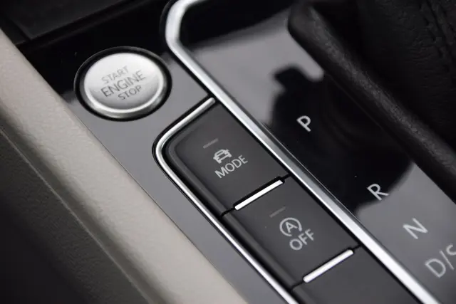 VOLKSWAGEN Passat Elegance 4MOTION DSG