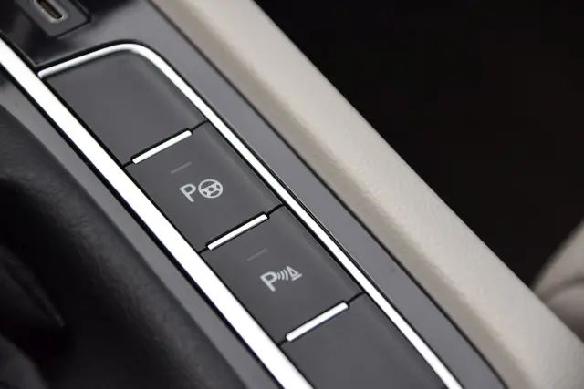 VOLKSWAGEN Passat Elegance 4MOTION DSG