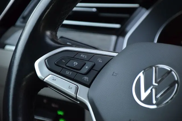 VOLKSWAGEN Passat Elegance 4MOTION DSG