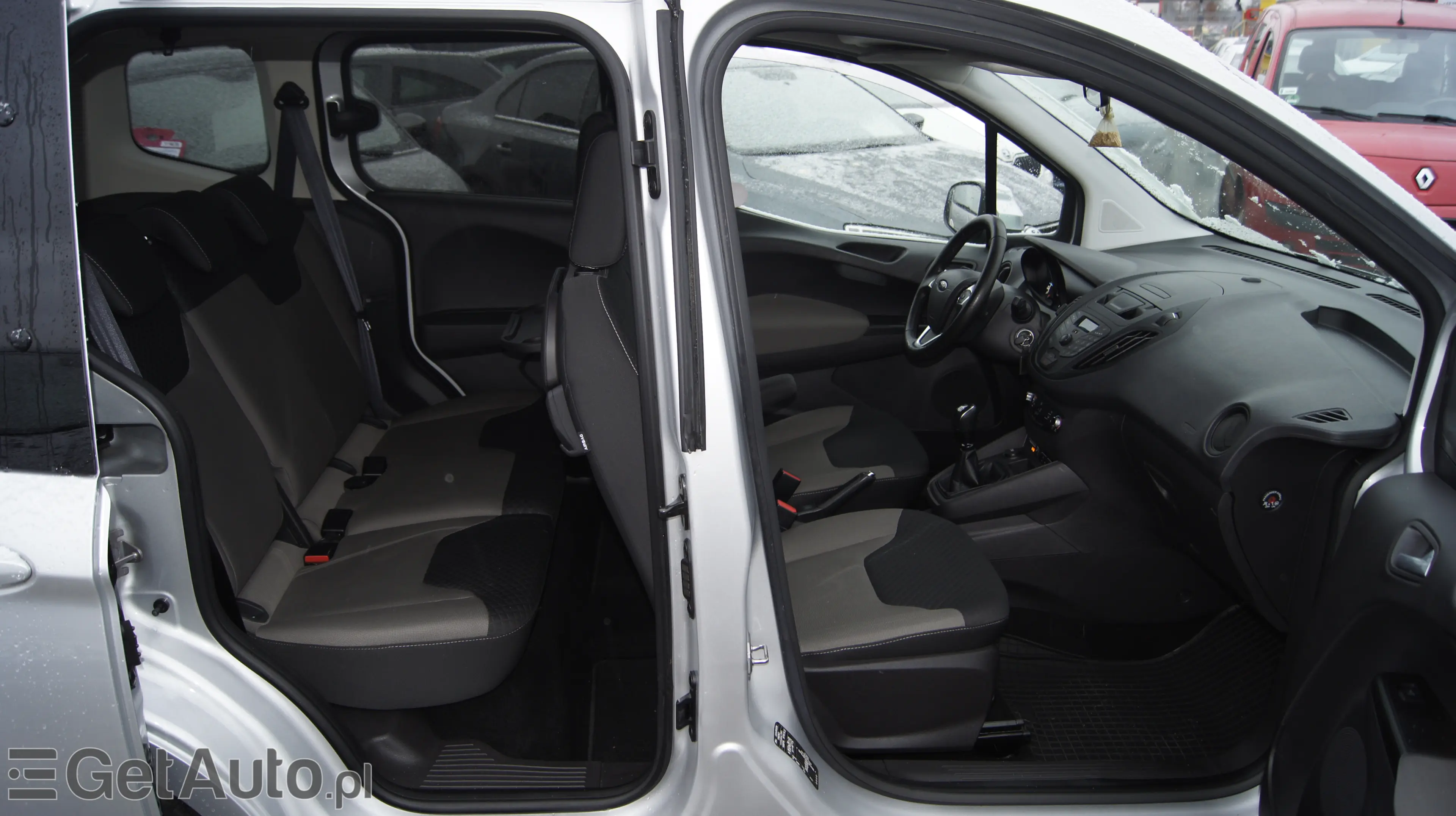 FORD Tourneo Courier 