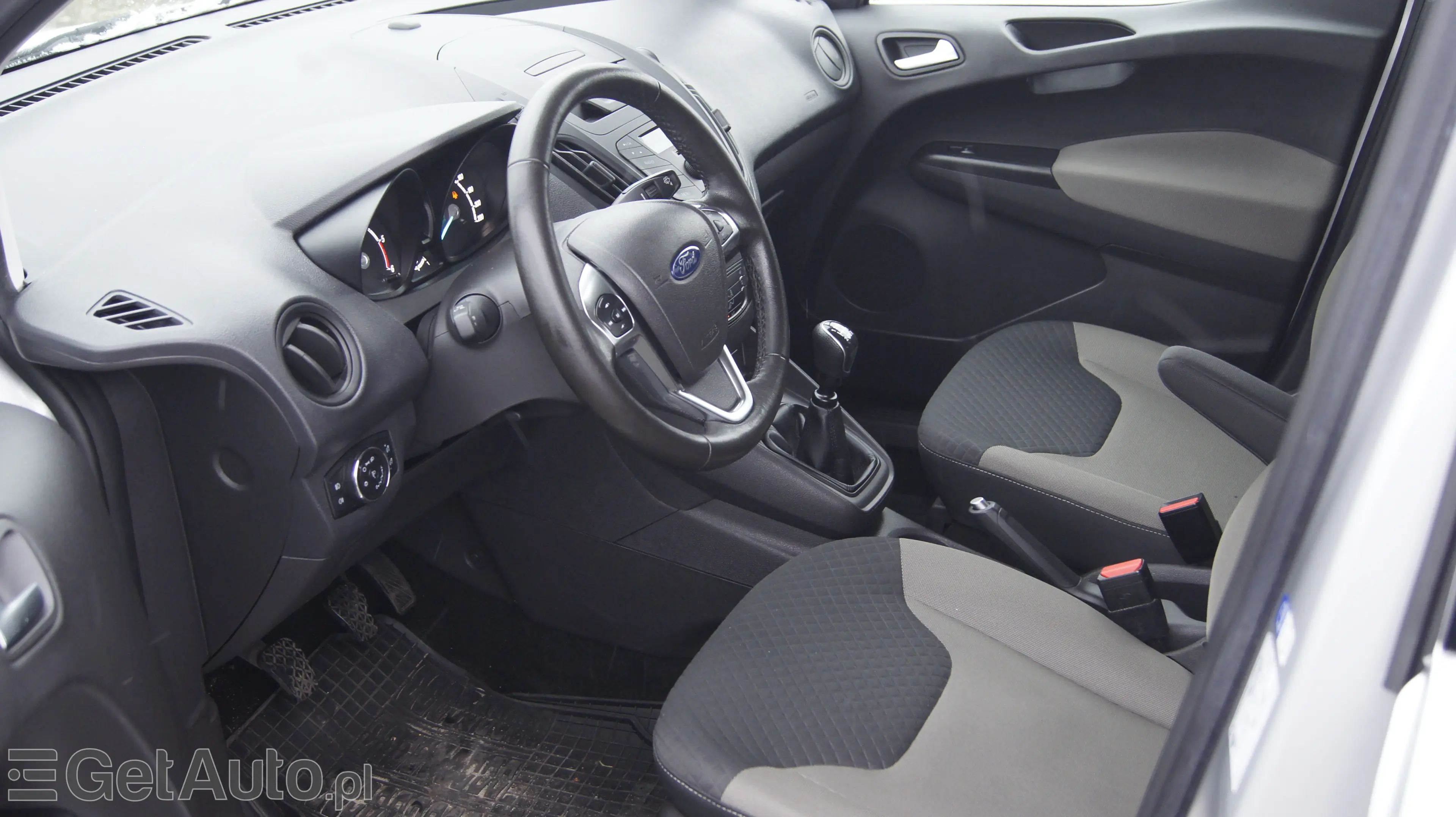 FORD Tourneo Courier 