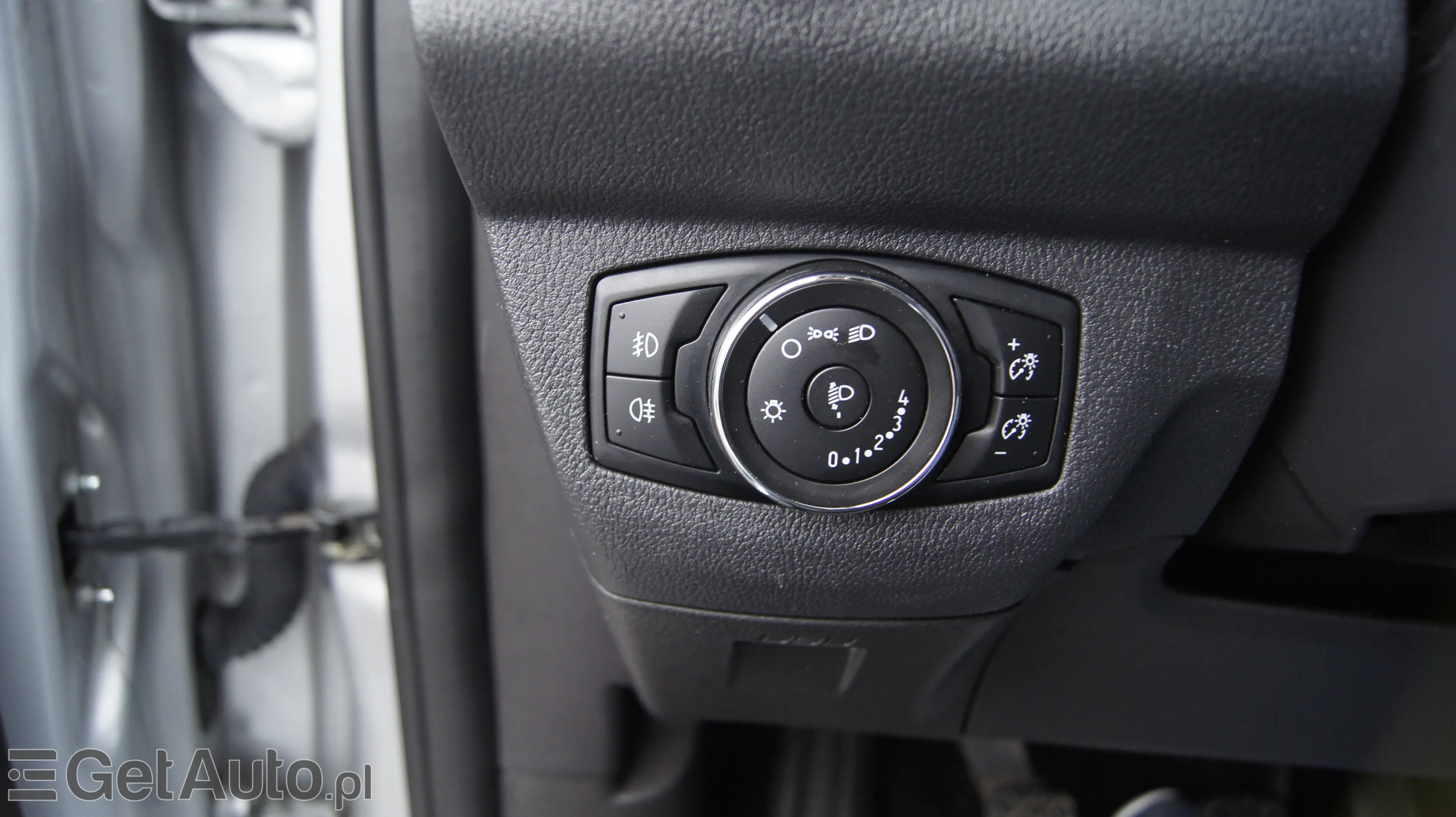 FORD Tourneo Courier 