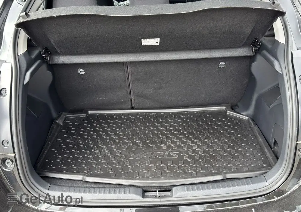 TOYOTA Yaris Hybrid 1.5 VVT-i Elegant