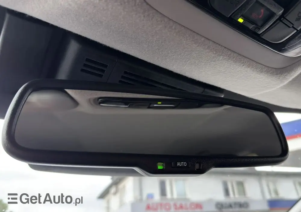 TOYOTA Yaris Hybrid 1.5 VVT-i Elegant