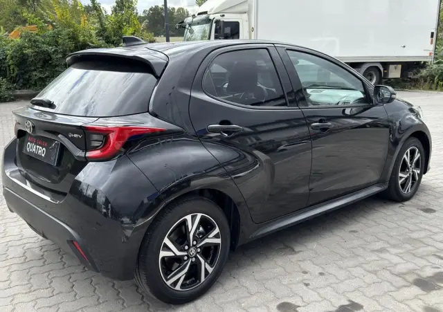 TOYOTA Yaris Hybrid 1.5 VVT-i Elegant