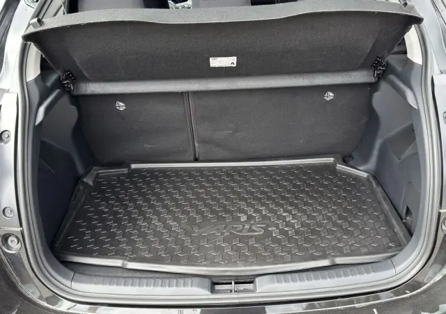 TOYOTA Yaris Hybrid 1.5 VVT-i Elegant