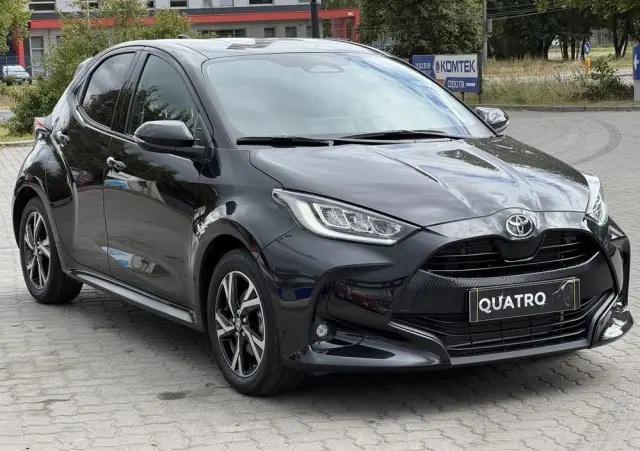 TOYOTA Yaris Hybrid 1.5 VVT-i Elegant