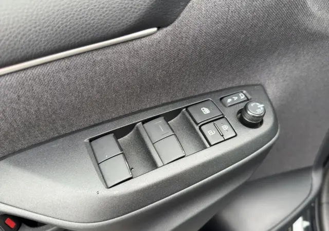 TOYOTA Yaris Hybrid 1.5 VVT-i Elegant