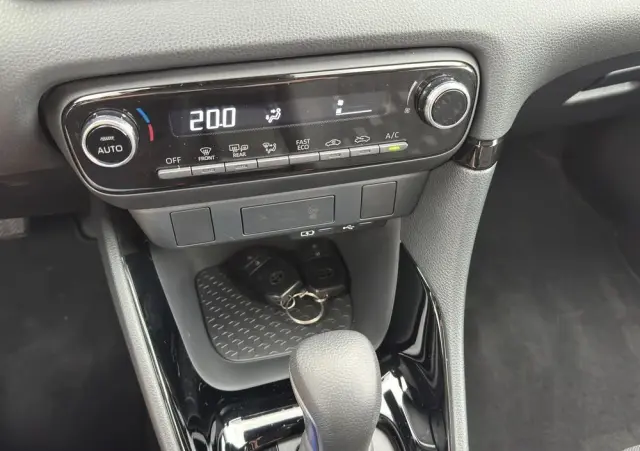 TOYOTA Yaris Hybrid 1.5 VVT-i Elegant