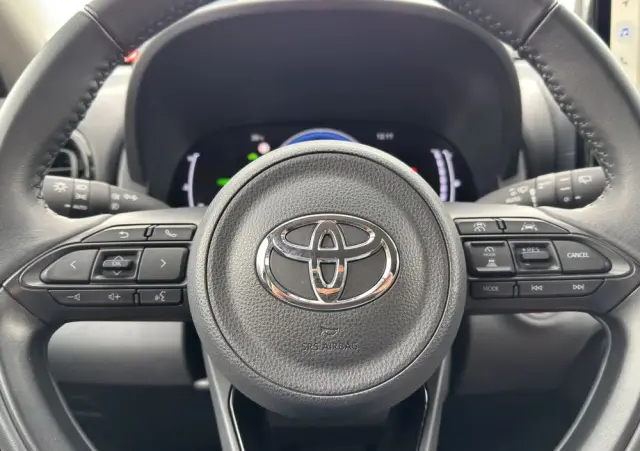 TOYOTA Yaris Hybrid 1.5 VVT-i Elegant