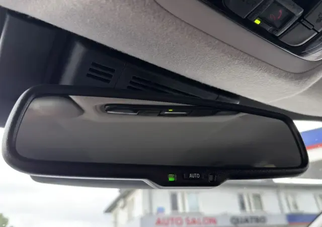 TOYOTA Yaris Hybrid 1.5 VVT-i Elegant